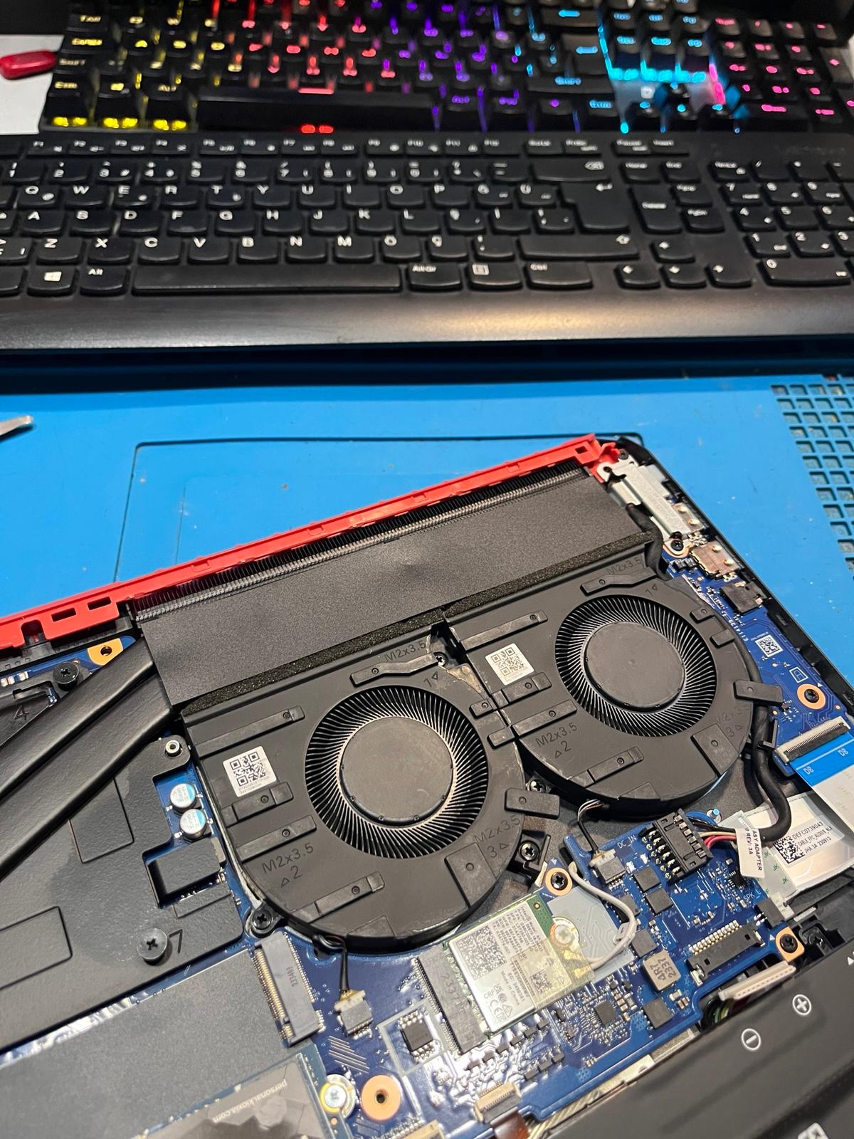 Laptop teknik servis işlemi